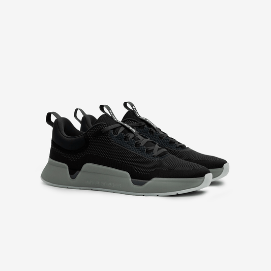 WHILE ON EARTH MOVE TRAINER FTN-black/moon