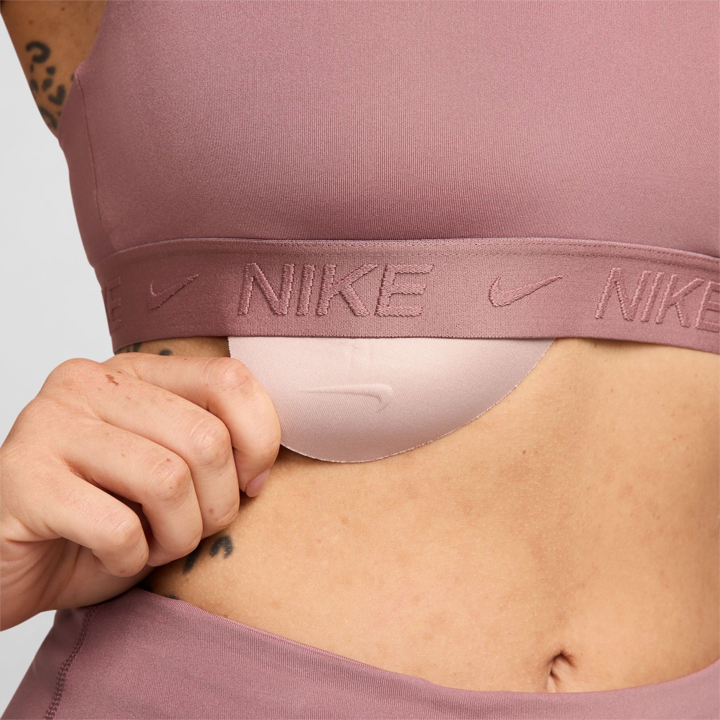 NIKE INDY TOP - LIGHT SUPPORT