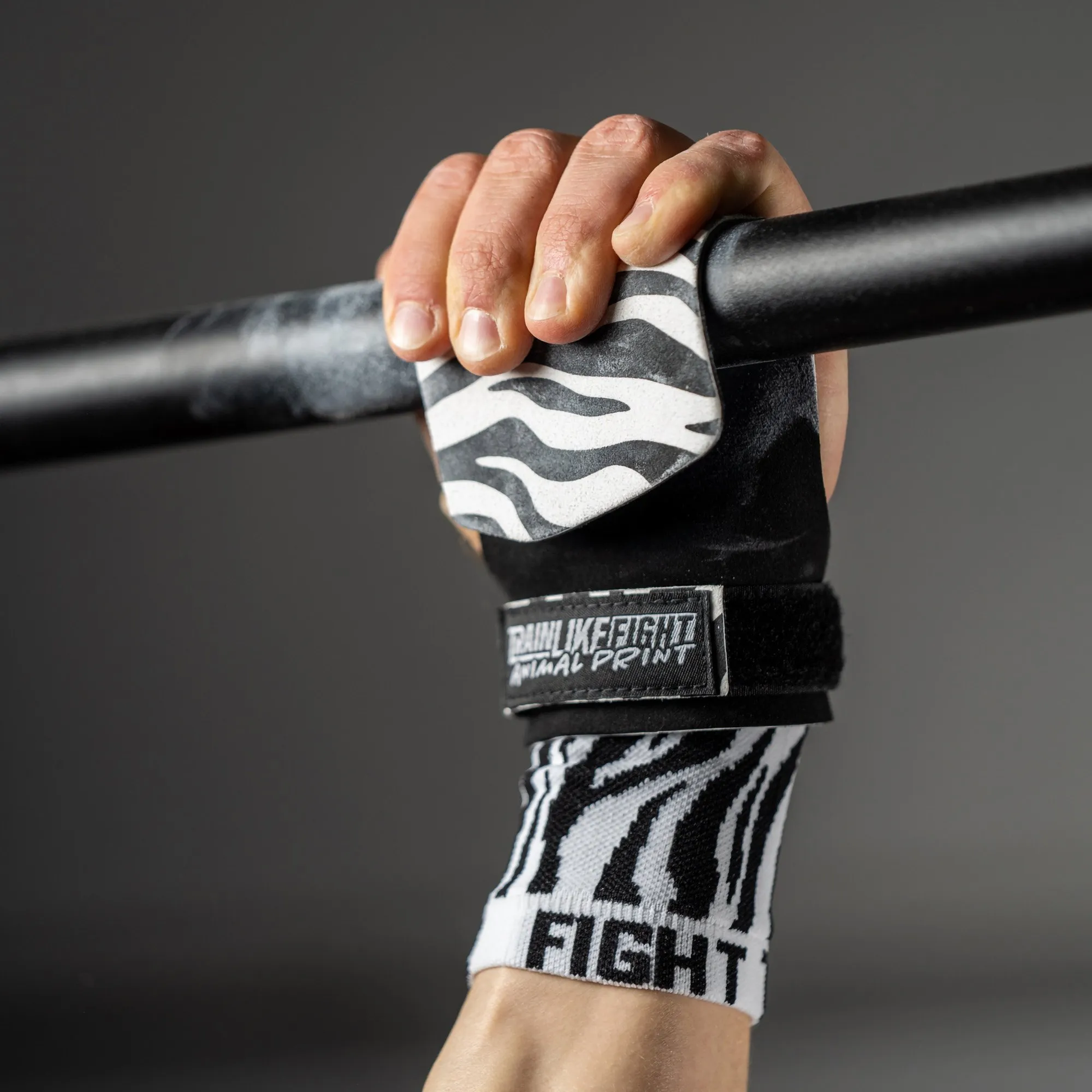 TRAINLIKEFIGHT ICON ZEBRA GRIPS HG0APCZ-001