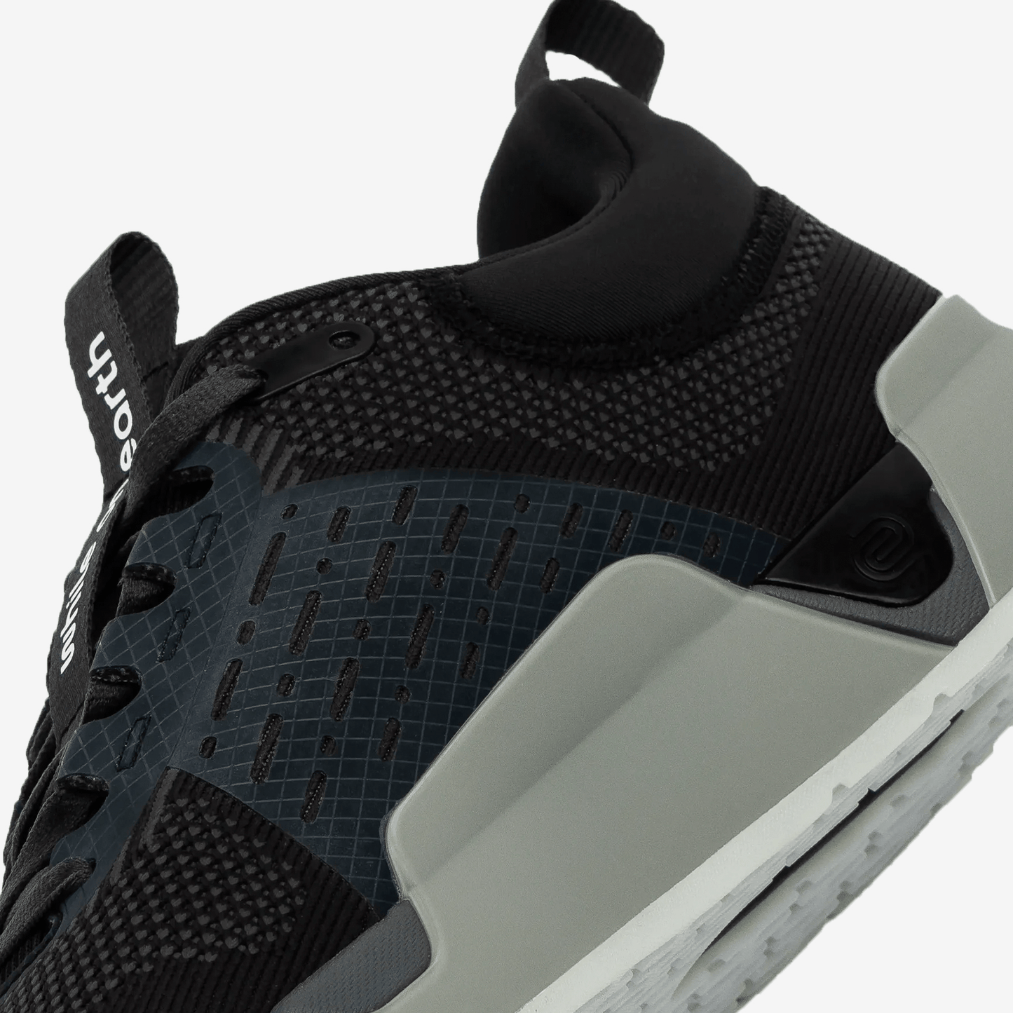 WHILE ON EARTH MOVE TRAINER FTN-black/moon