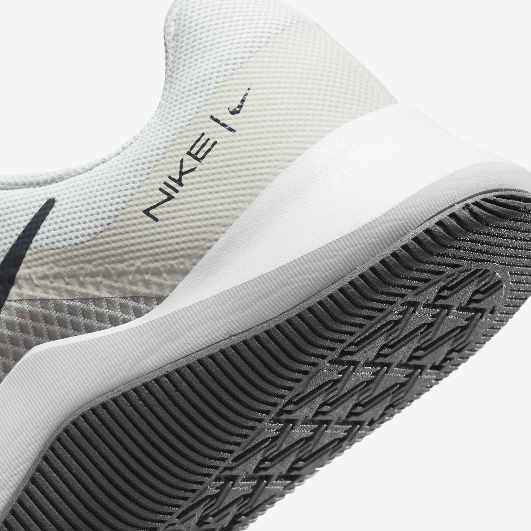 NIKE MC TRAINER 2 DM0823-004