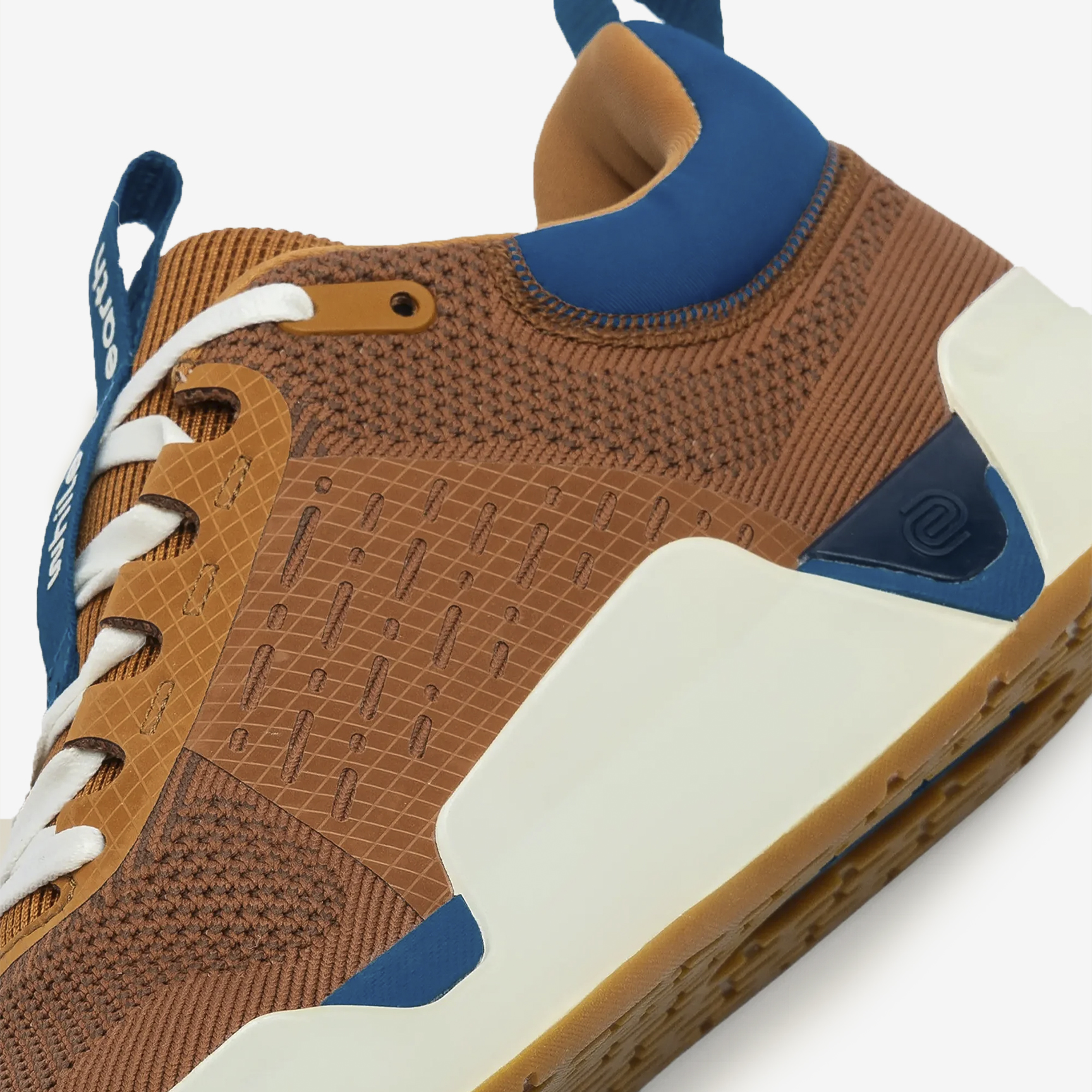 WHILE ON EARTH MOVE TRAINER 4946-Bark/Oat