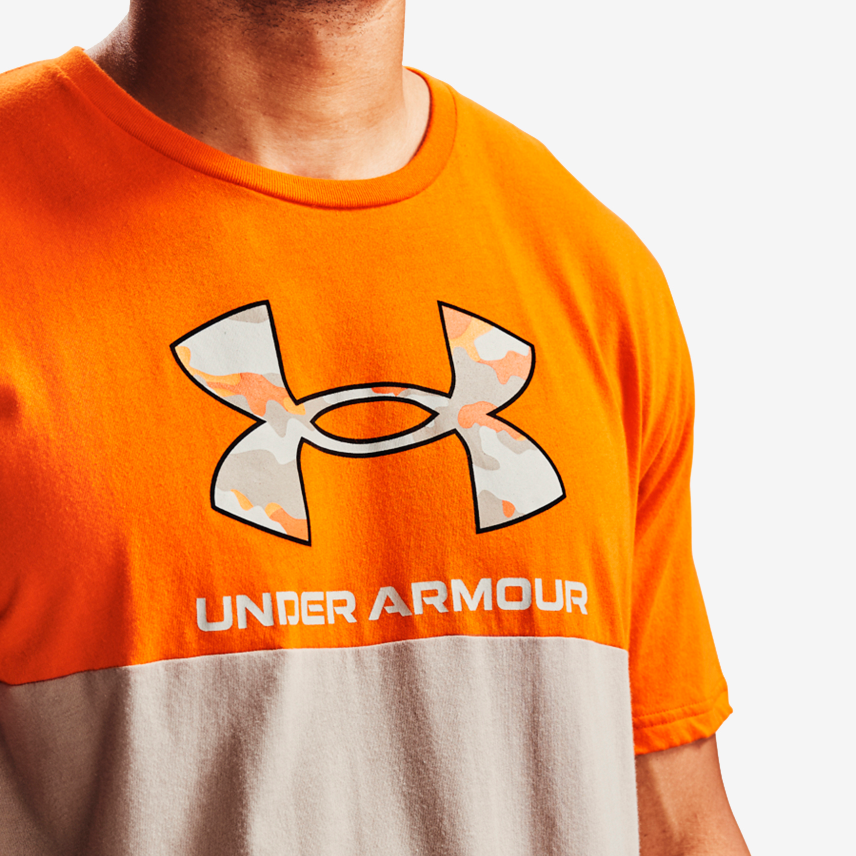 UNDER ARMOUR CAMO BIG LOGO SHORT SLEEVE 1357172-850