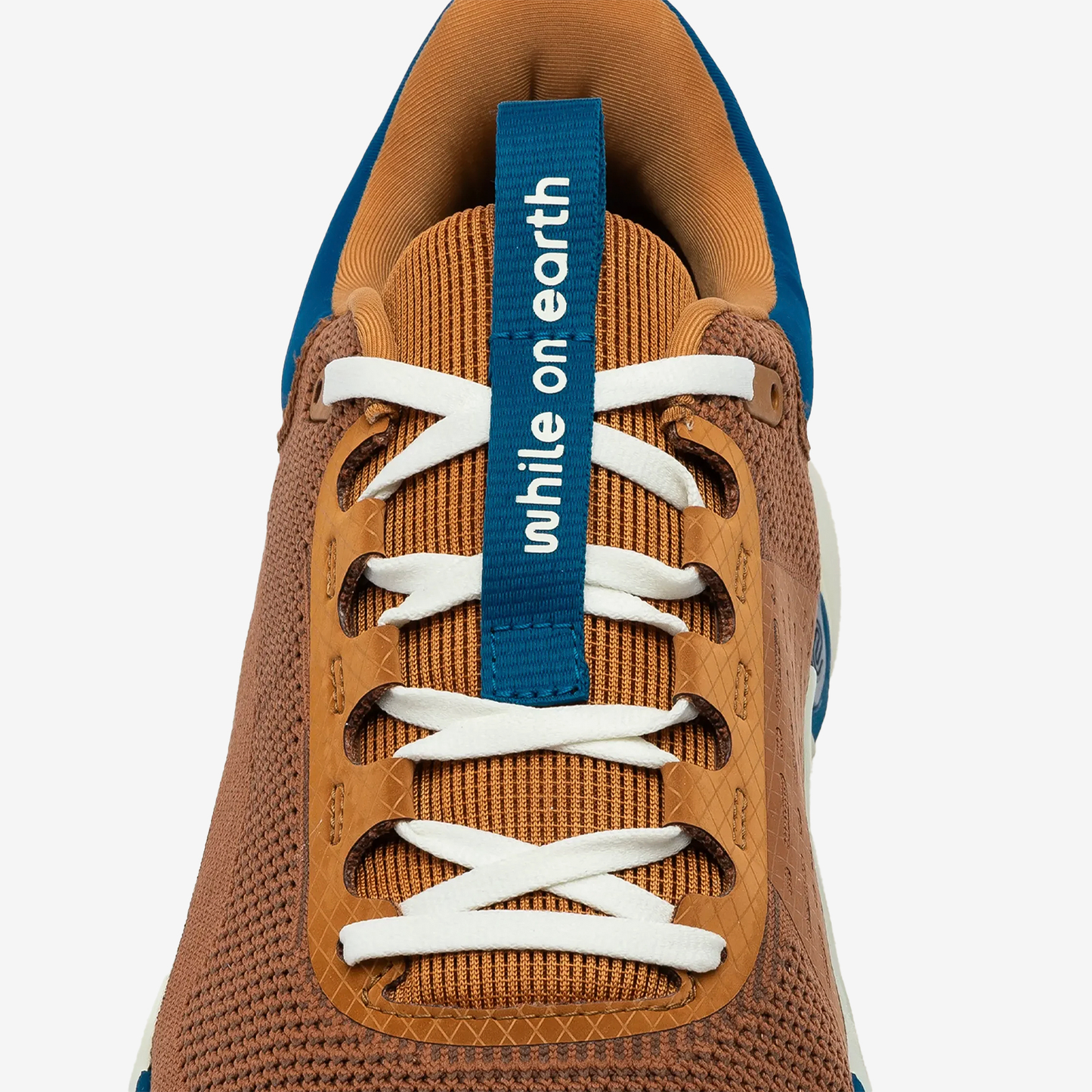 WHILE ON EARTH MOVE TRAINER 4946-Bark/Oat