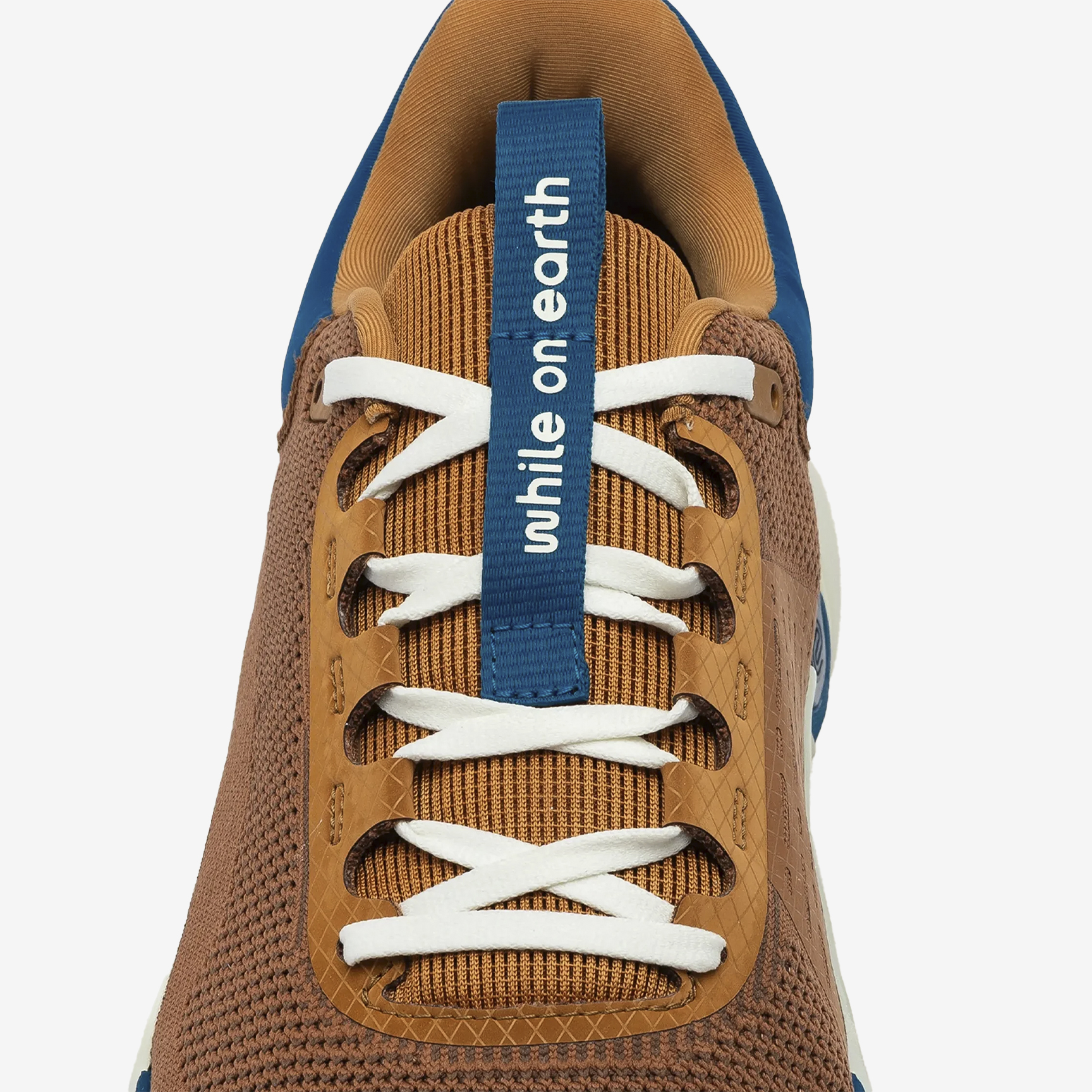 WHILE ON EARTH MOVE TRAINER 4946-Bark/Oat