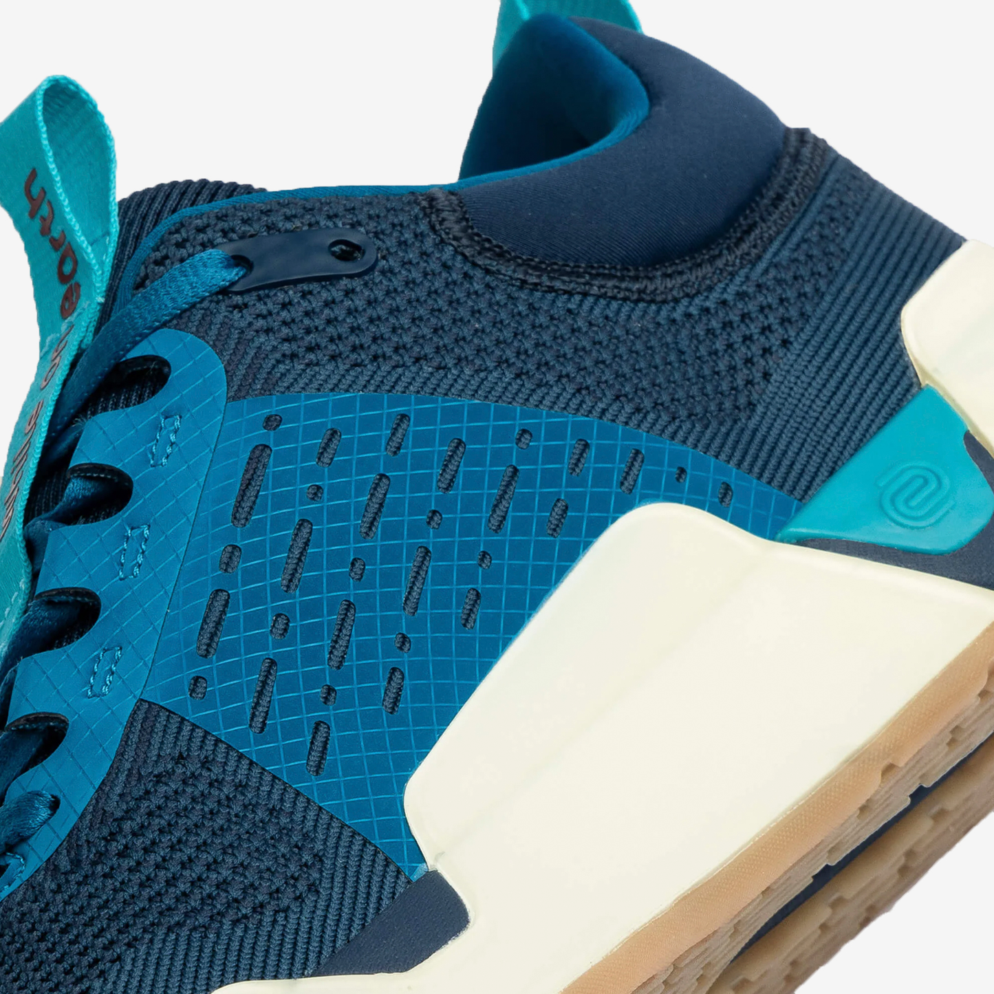 WHILE ON EARTH MOVE TRAINER 4946-Seaport/Oat