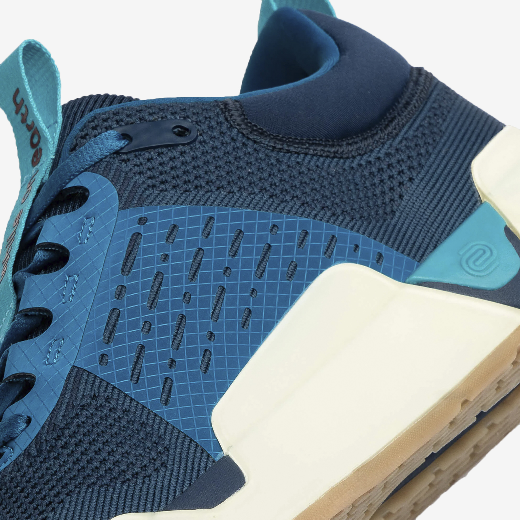 WHILE ON EARTH MOVE TRAINER 4946-Seaport/Oat