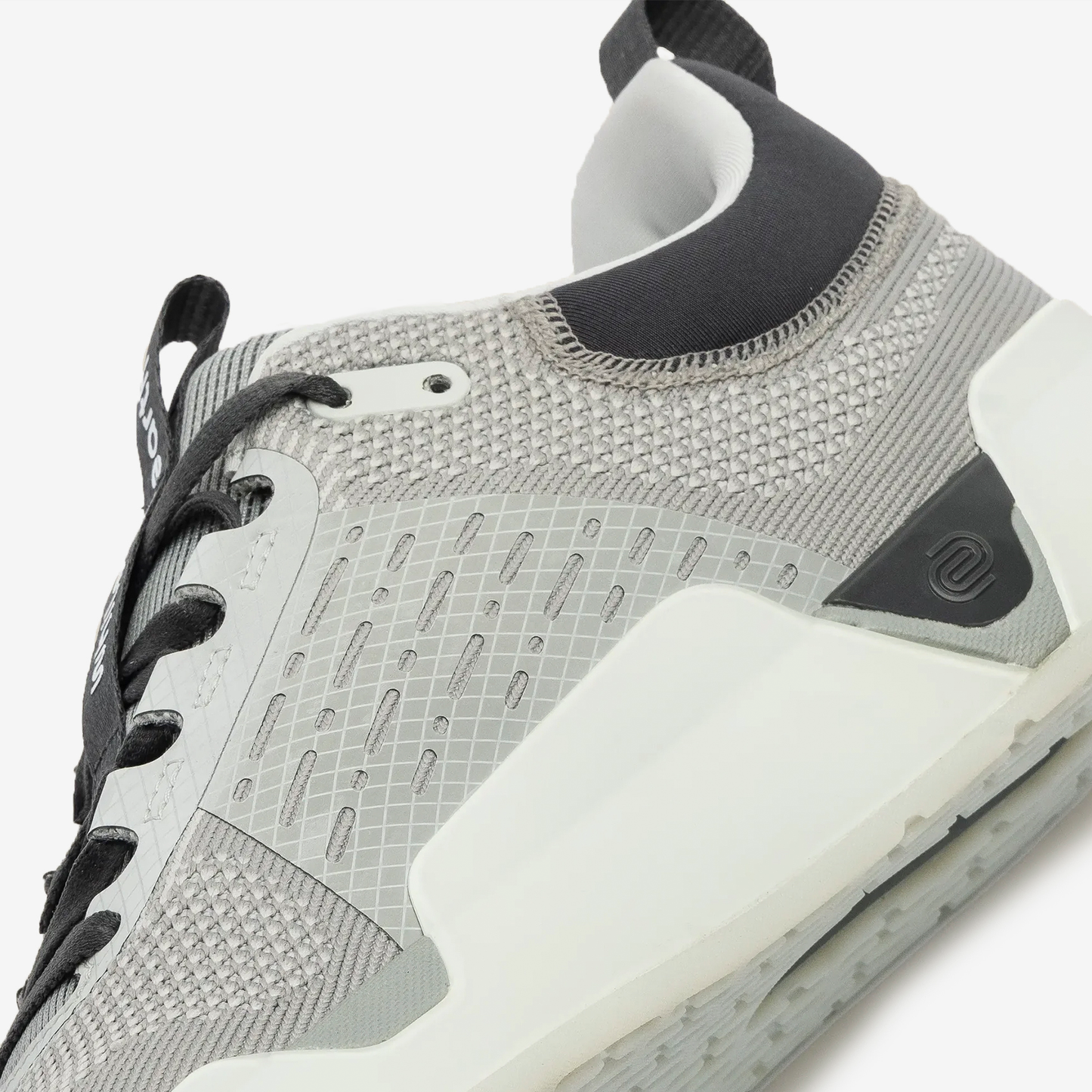 WHILE ON EARTH MOVE TRAINER 4946-Fog/Nimbus