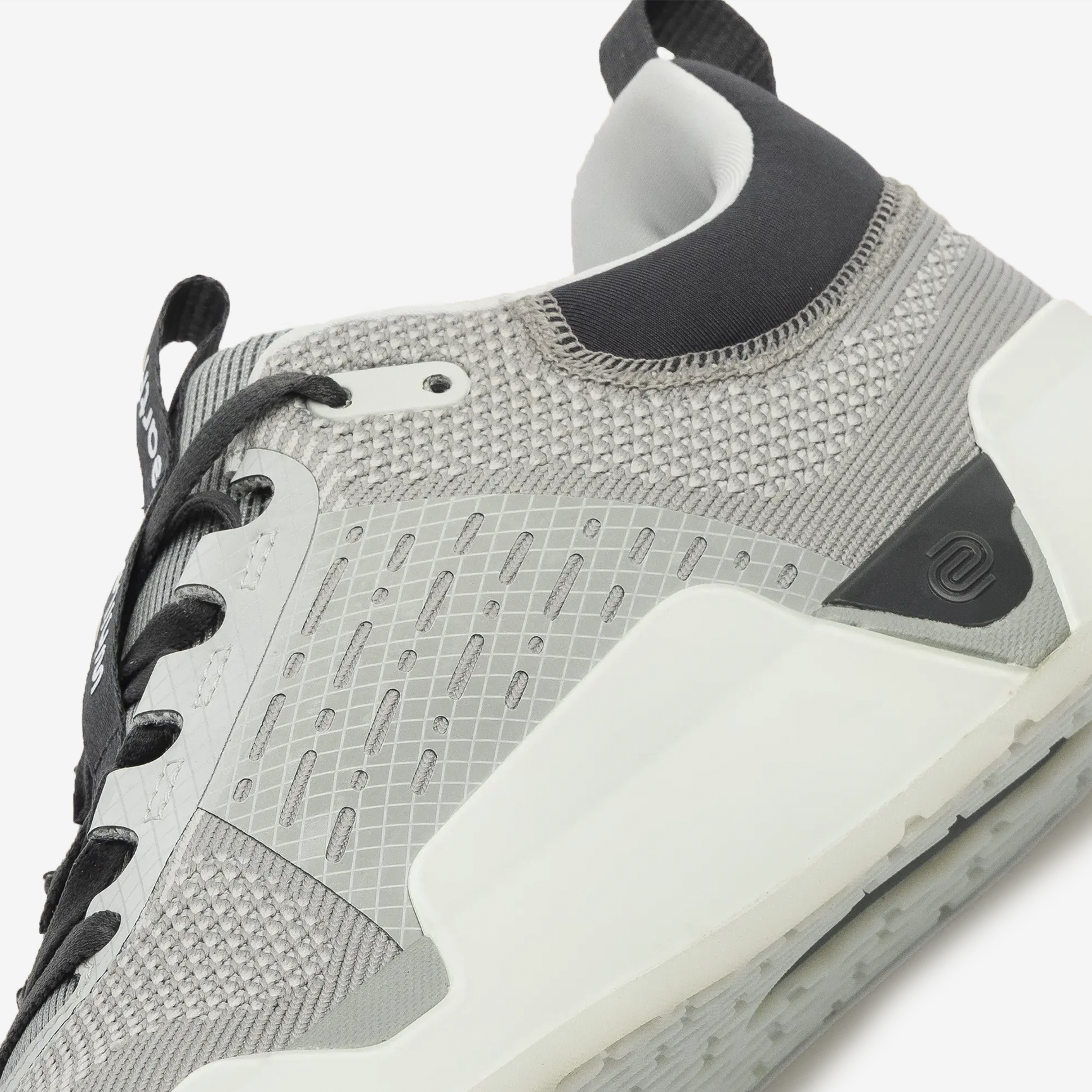 WHILE ON EARTH MOVE TRAINER 4946-Fog/Nimbus