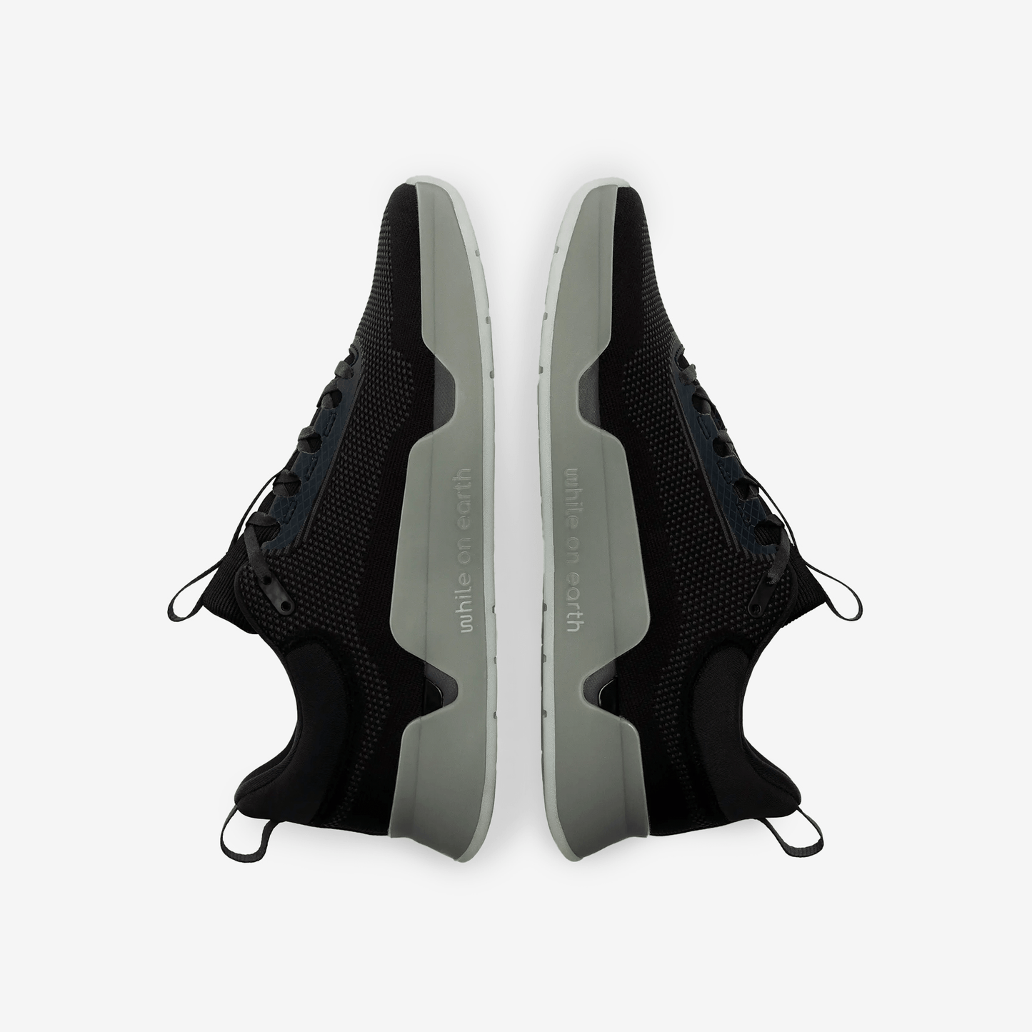 WHILE ON EARTH MOVE TRAINER FTN-black/moon