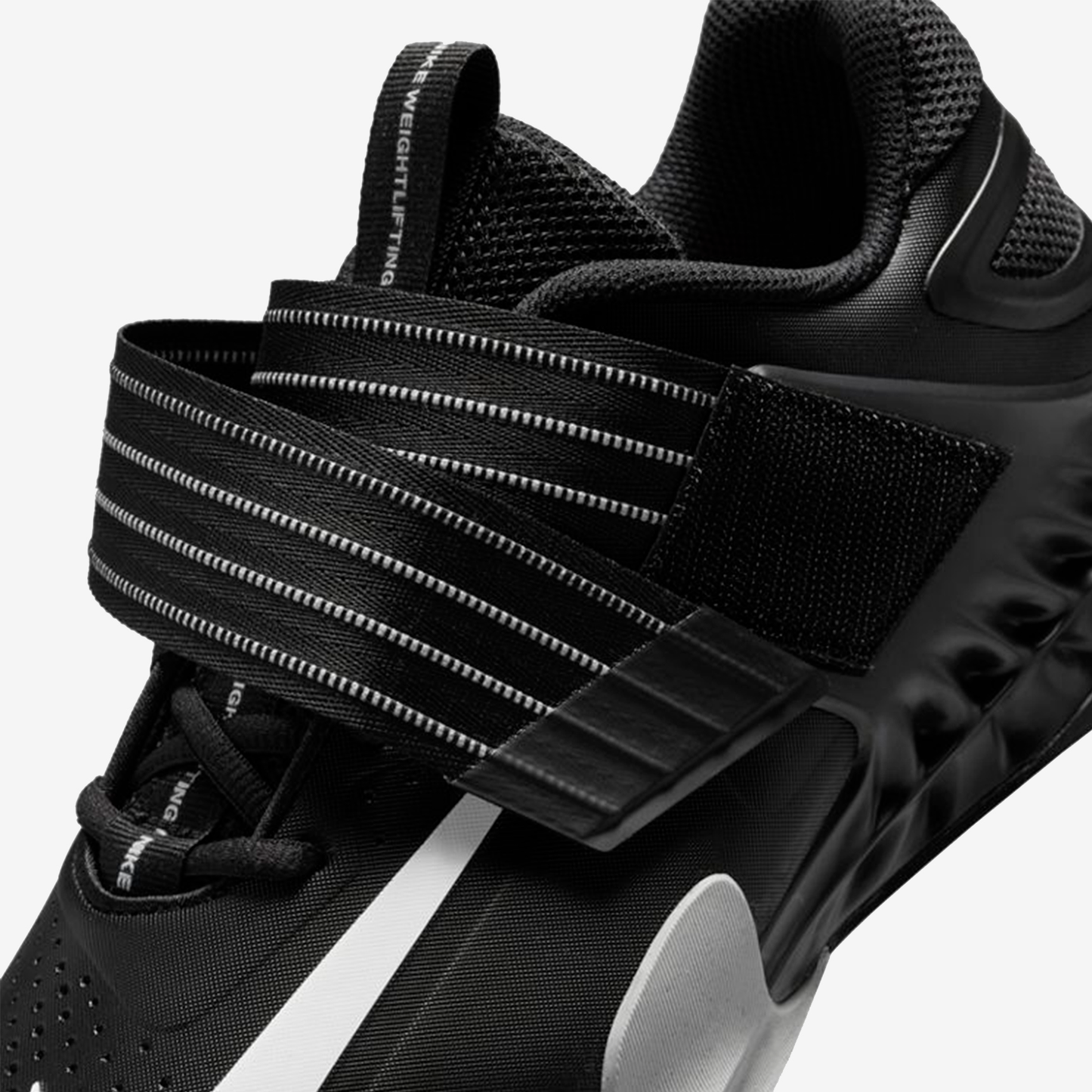 NIKE SAVALEOS CV5708-010