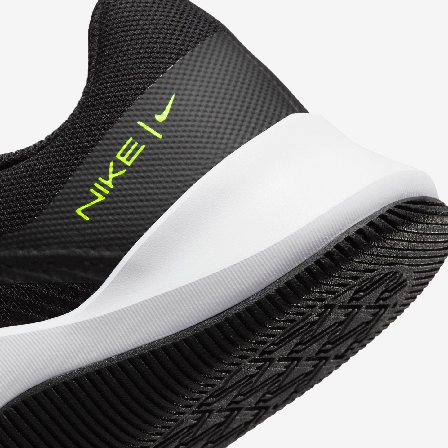 NIKE MC TRAINER 2 DM0823-002