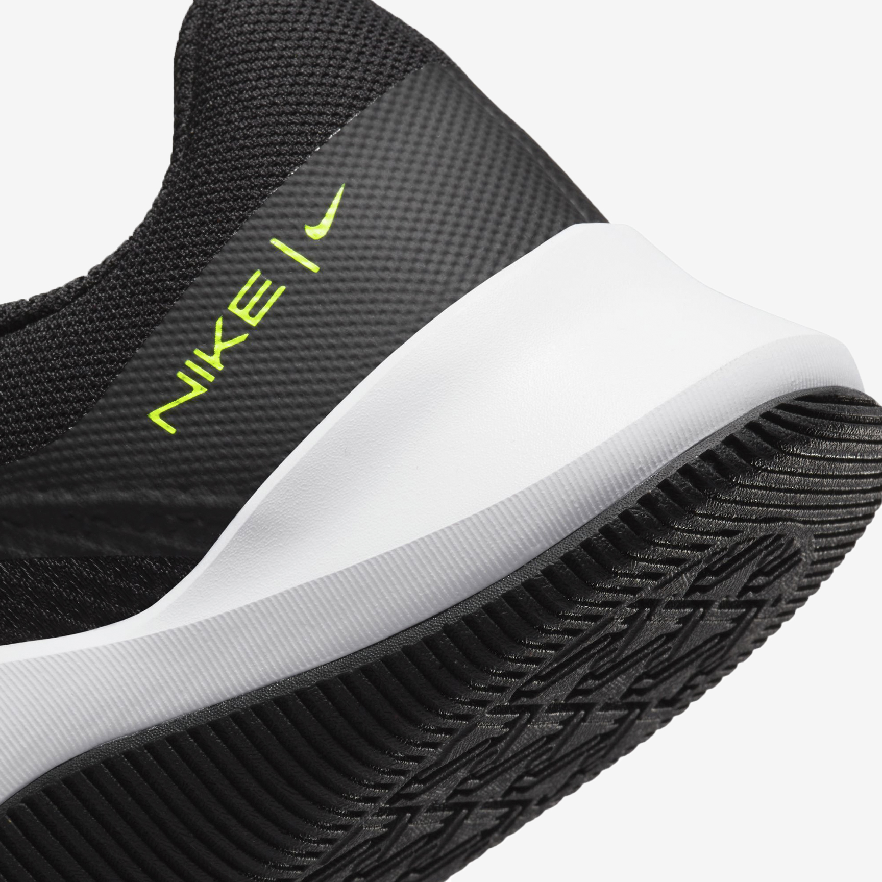 NIKE MC TRAINER 2 DM0823-002