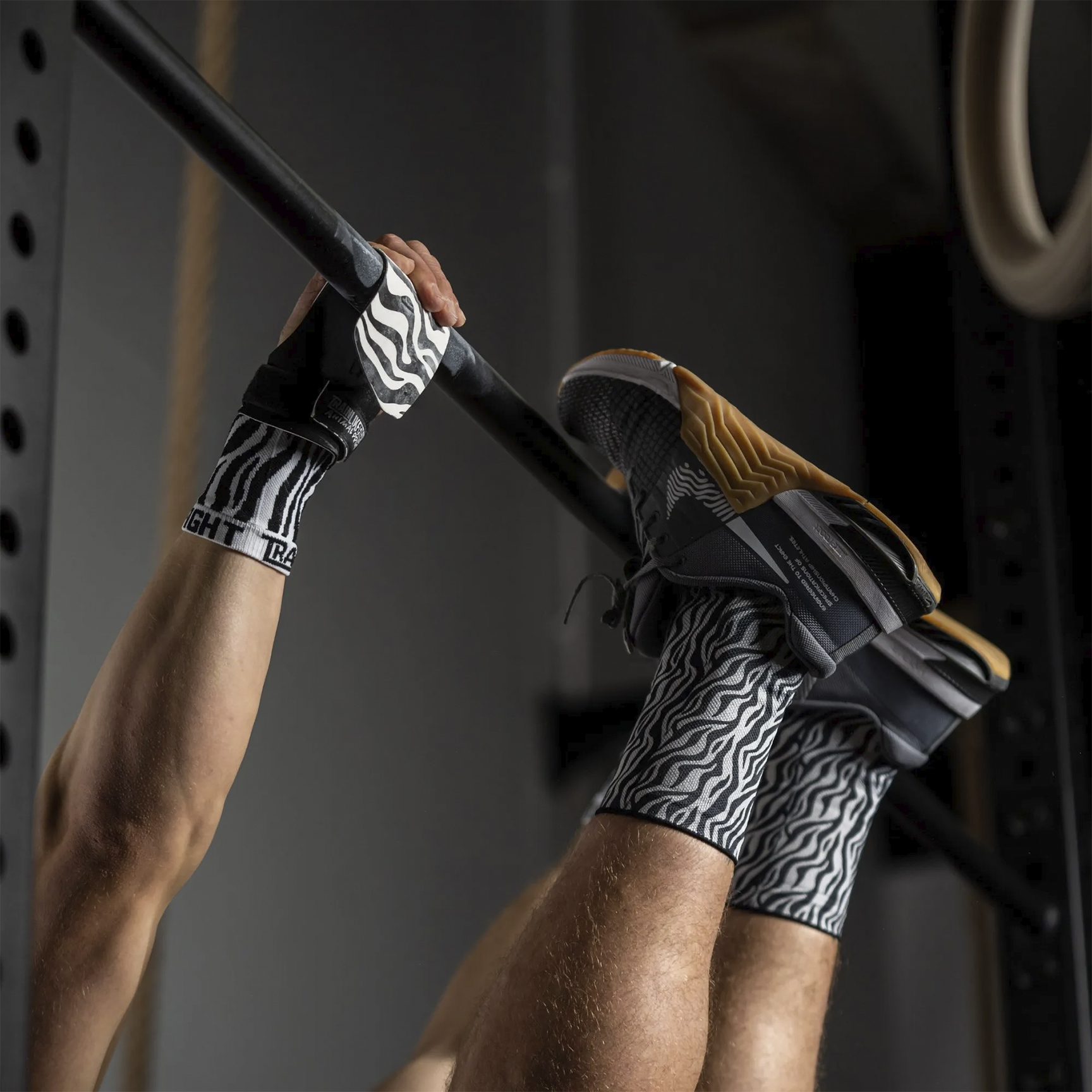 TRAINLIKEFIGHT ICON ZEBRA GRIPS HG0APCZ-001