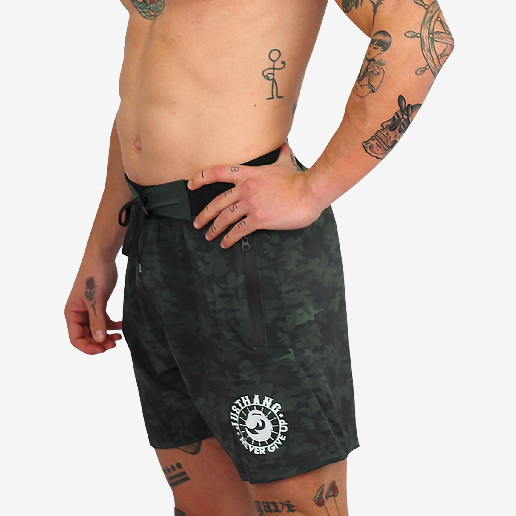 JUSTHANG NEVER GIVE UP CAMO MEN'S SHORTS JUSSHONEVERGU-CAMO