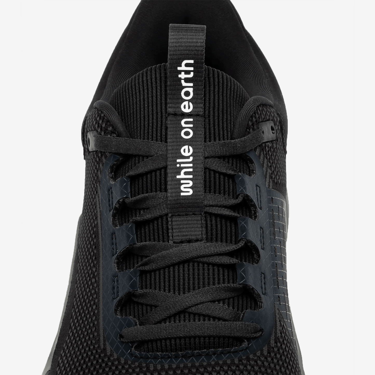 WHILE ON EARTH MOVE TRAINER FTN-black/moon